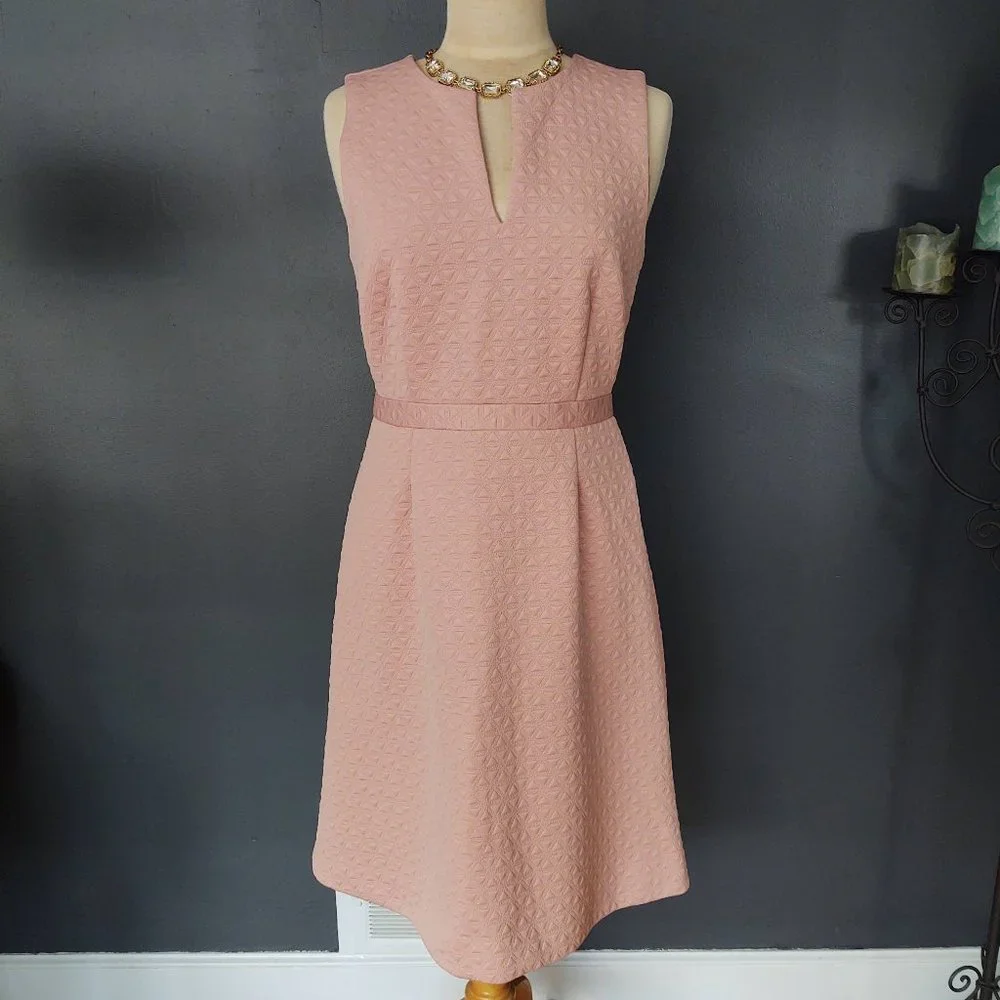 Dusty pink textured fabric sleeveless dress